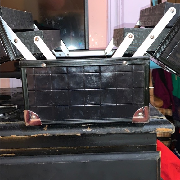 Makeup Caboodle box - Picture 4 of 8